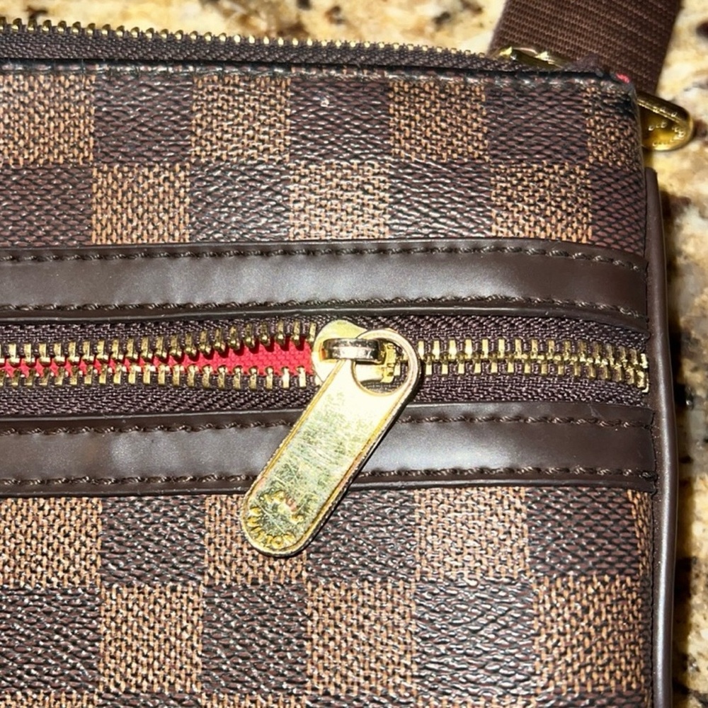 Rep. LV Crossbody - Picture 2 of 15